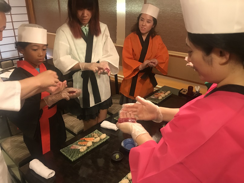 4. お寿司の握り体験