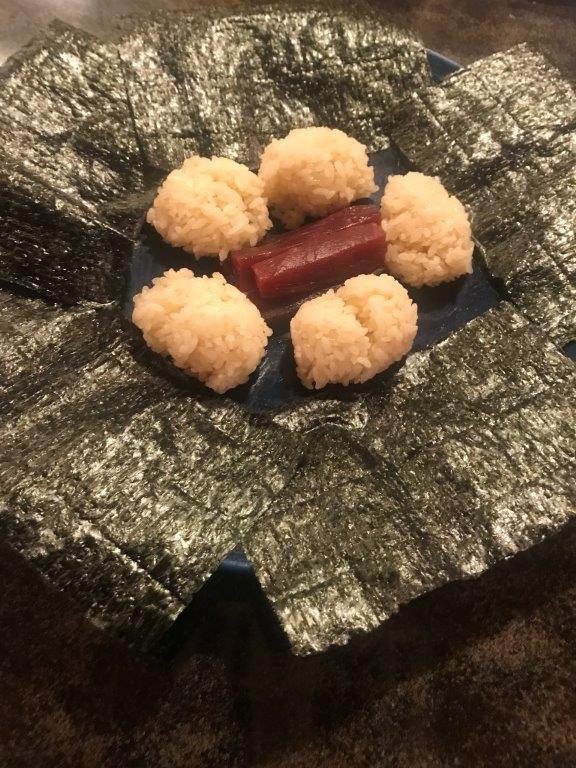5. 手巻き寿司の巻き方体験