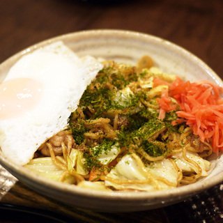 目玉焼きトッピング焼きそば　600円