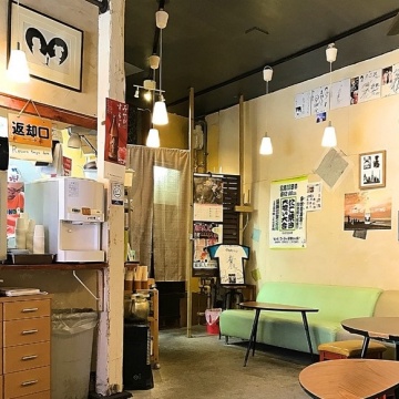 奥行きのある店内