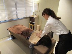 3. まずはうつ伏せで深層筋へアプローチ