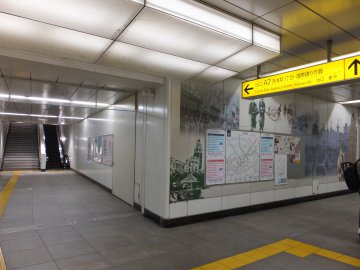 つくばエクスプレス「浅草」駅下車「出口3」を進んでください。Get off at Asakusa Station, and take the
Exit 3.